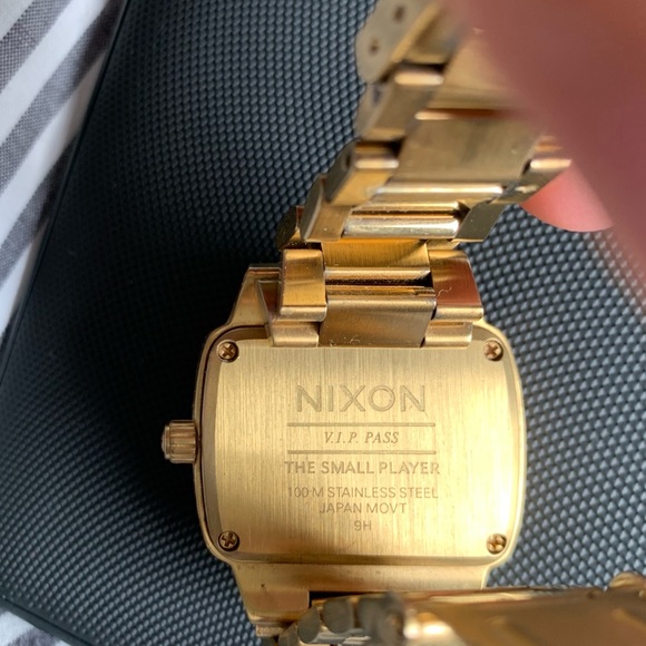 Nixon gold small player watch - Picture 3 of 6